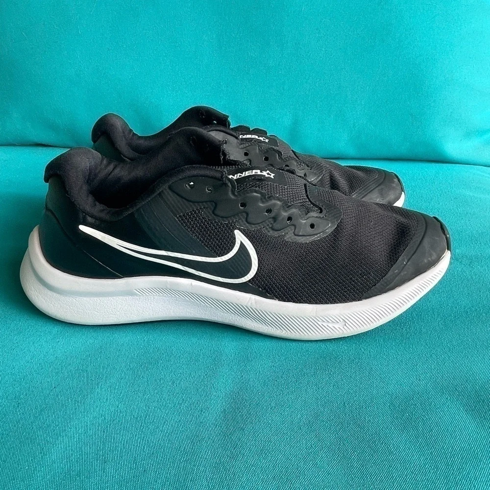 Kids Nike Star Runner size 4.5Y